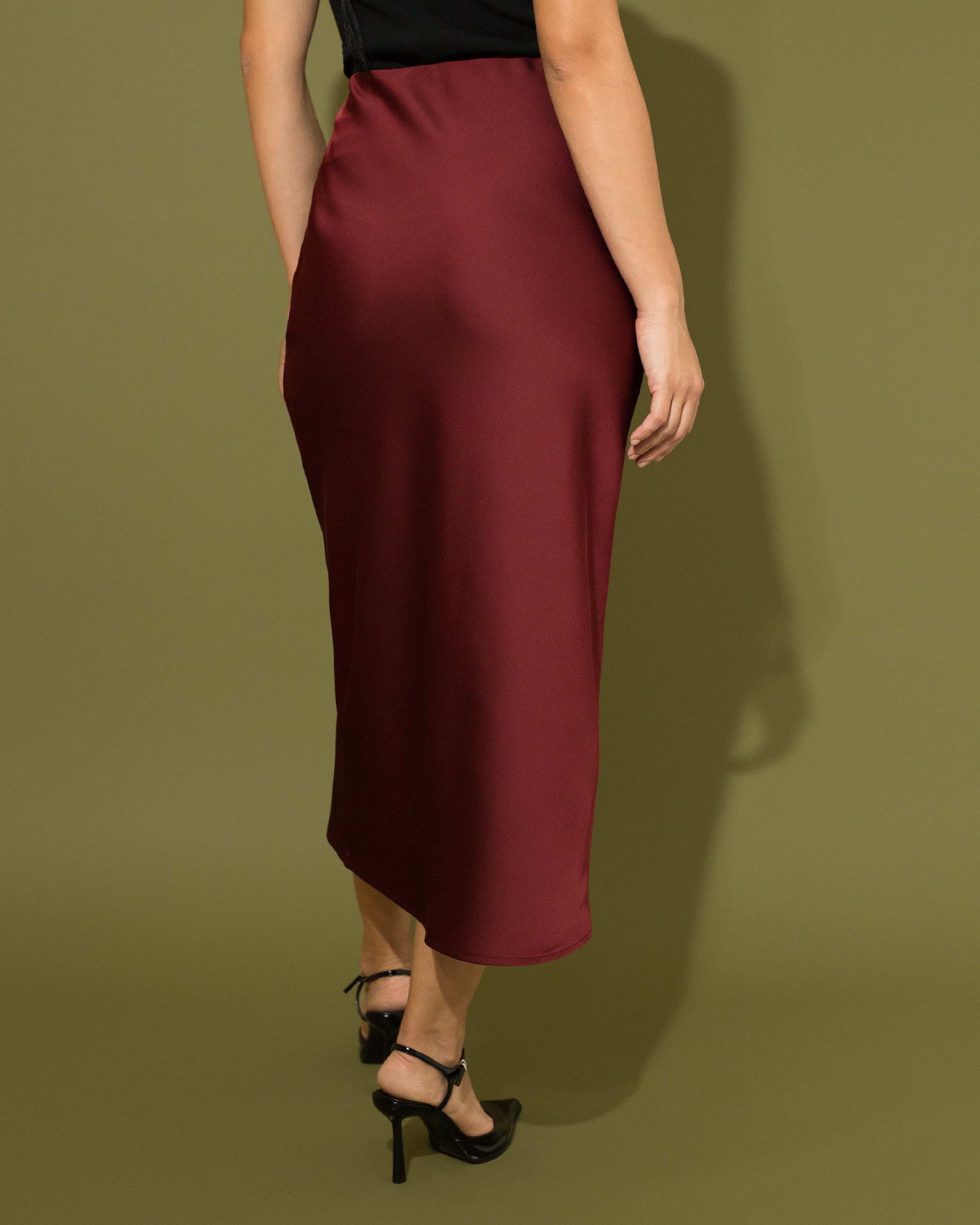 Falda satinada vino