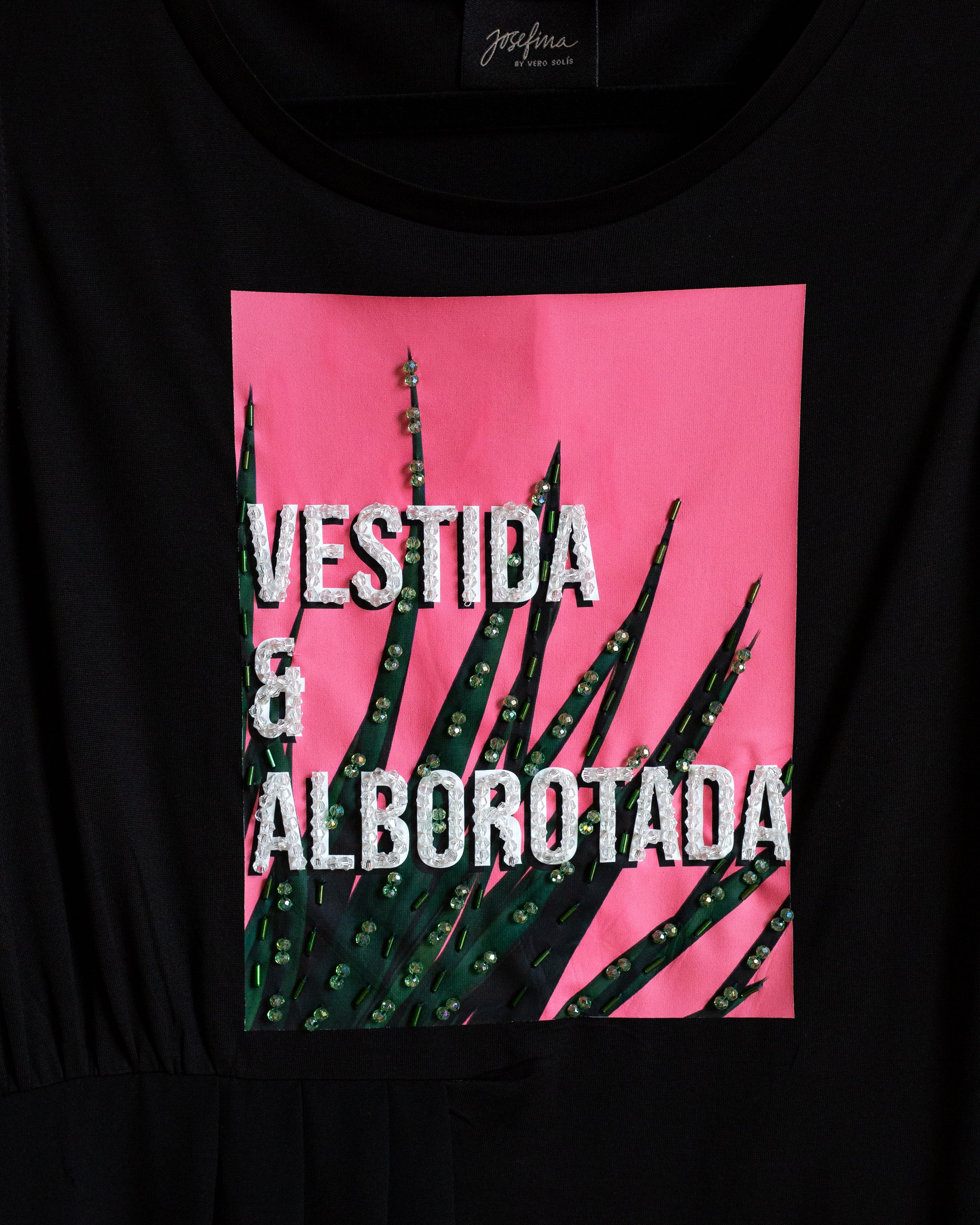 Blusa negra con faldon "Vestida y alborotada"