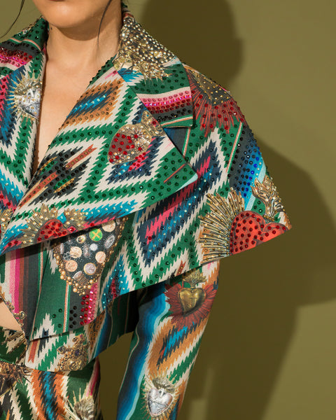 Cropped blazer con capa zarape con cristales