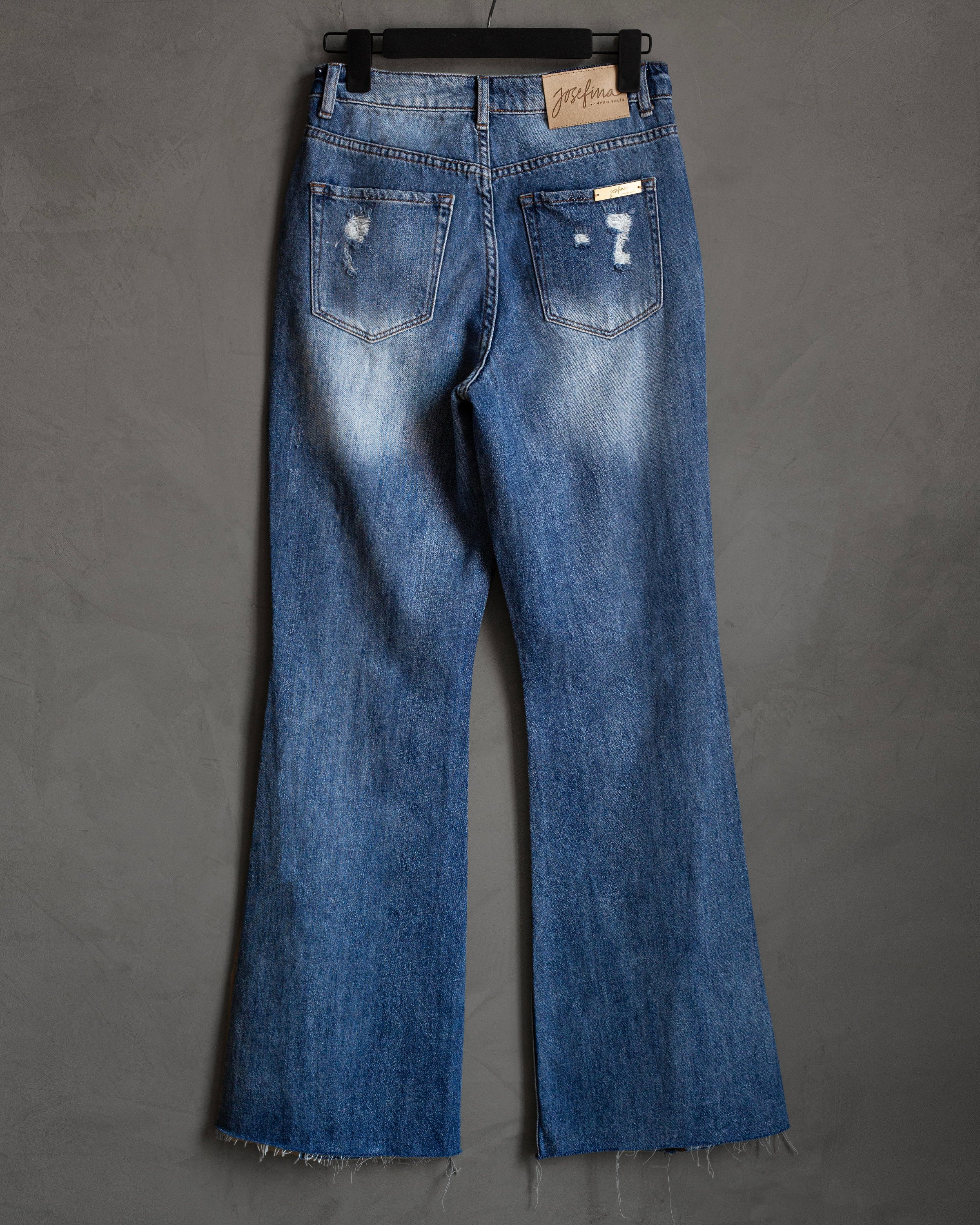 Bootcut jeans con grecas y cristales