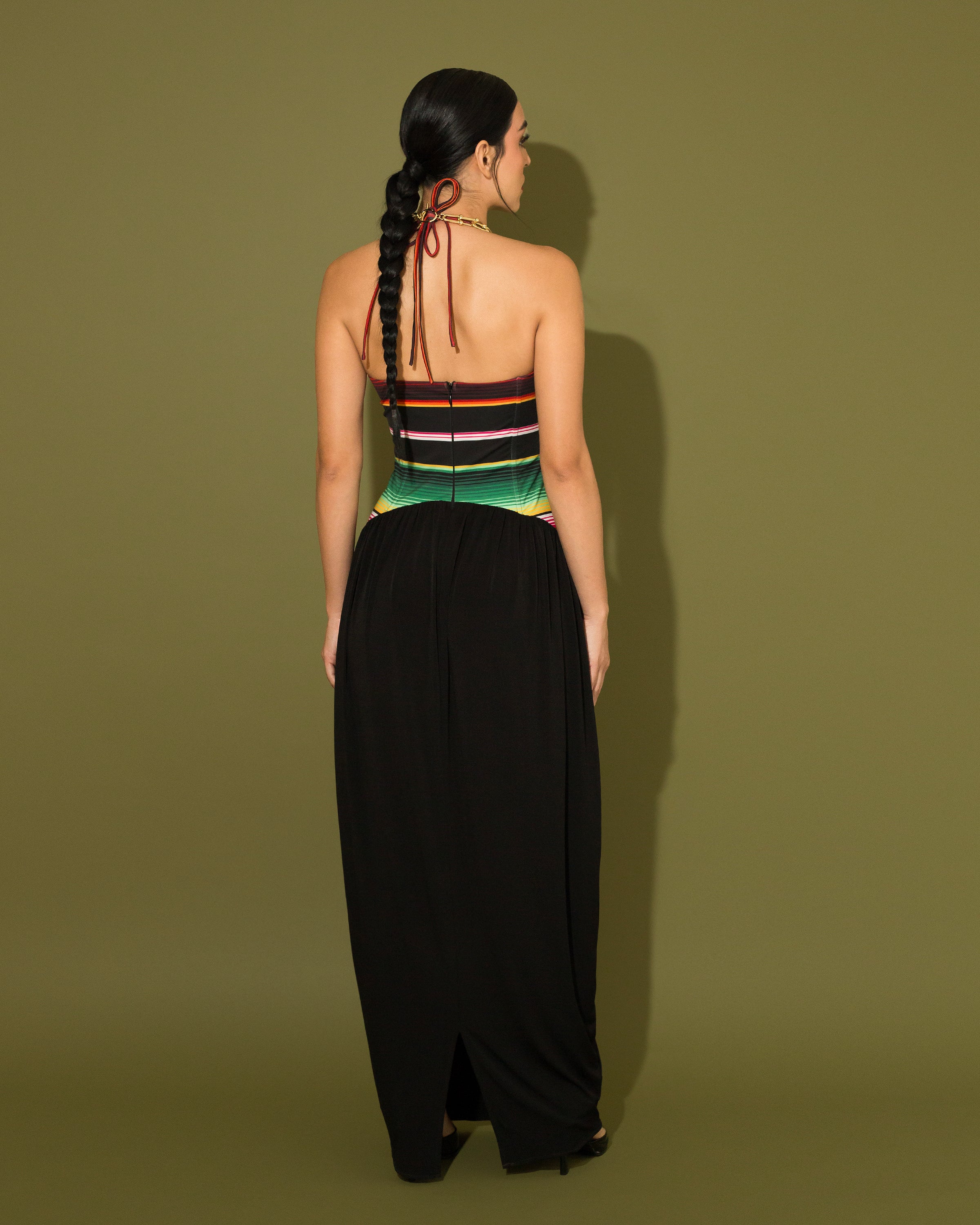 Vestido halter negro con zarape