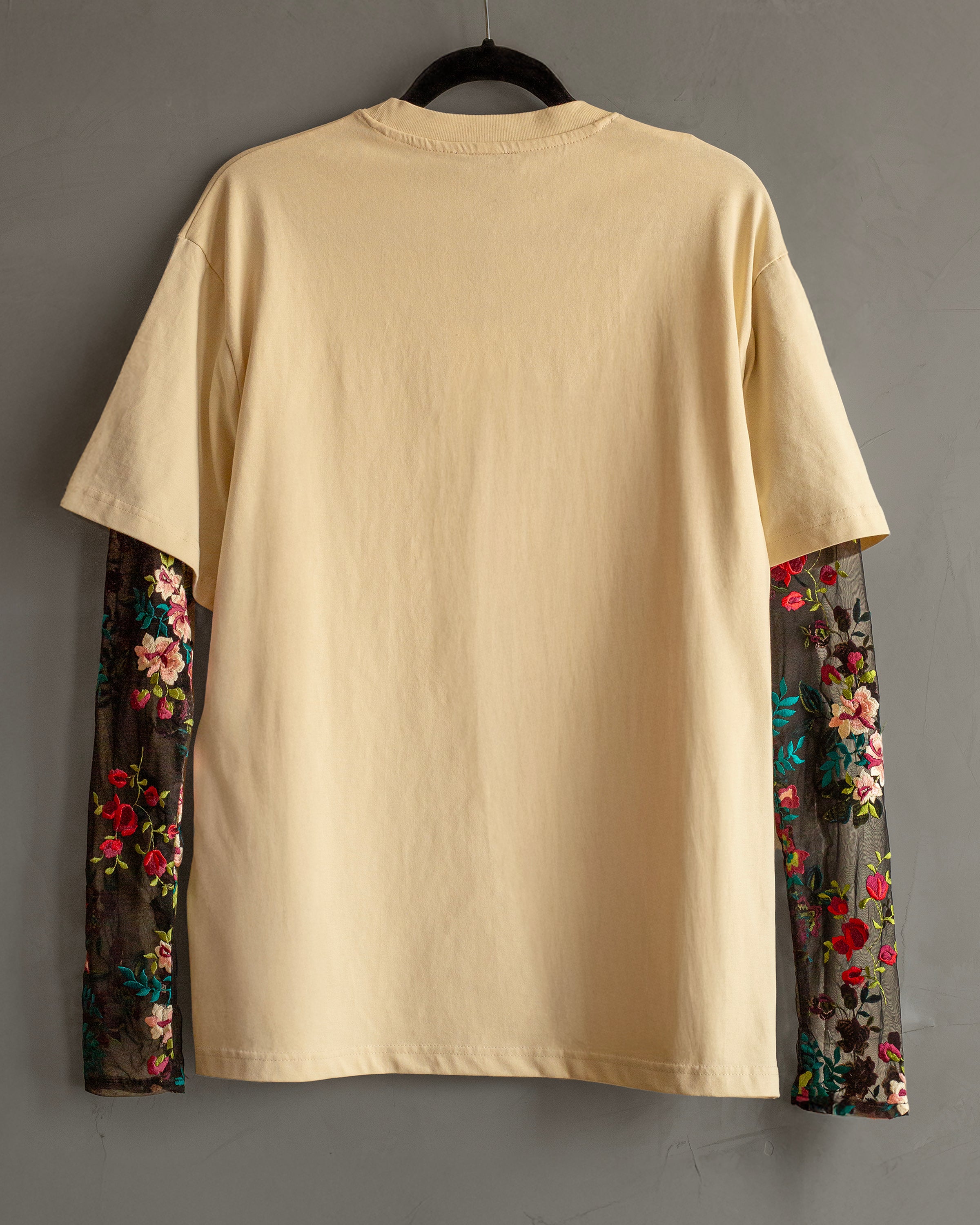 Blusa beige calaveras con manga