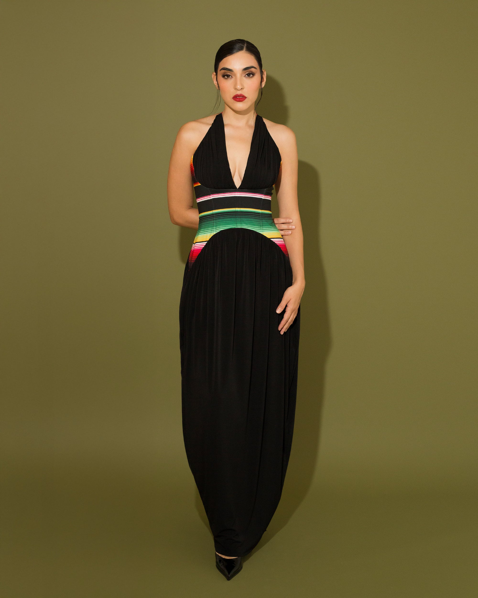 Vestido halter negro con zarape