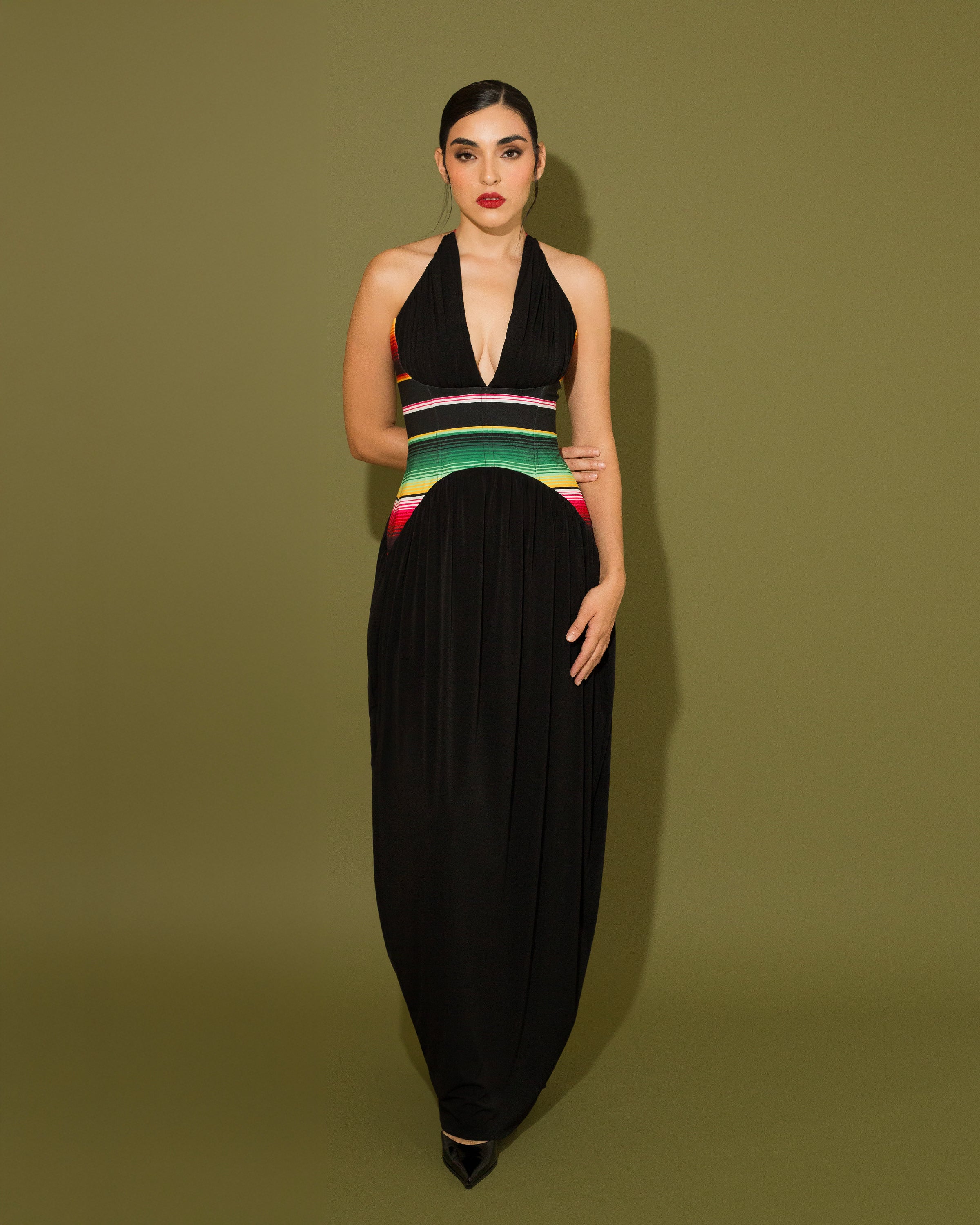 Vestido halter negro con zarape
