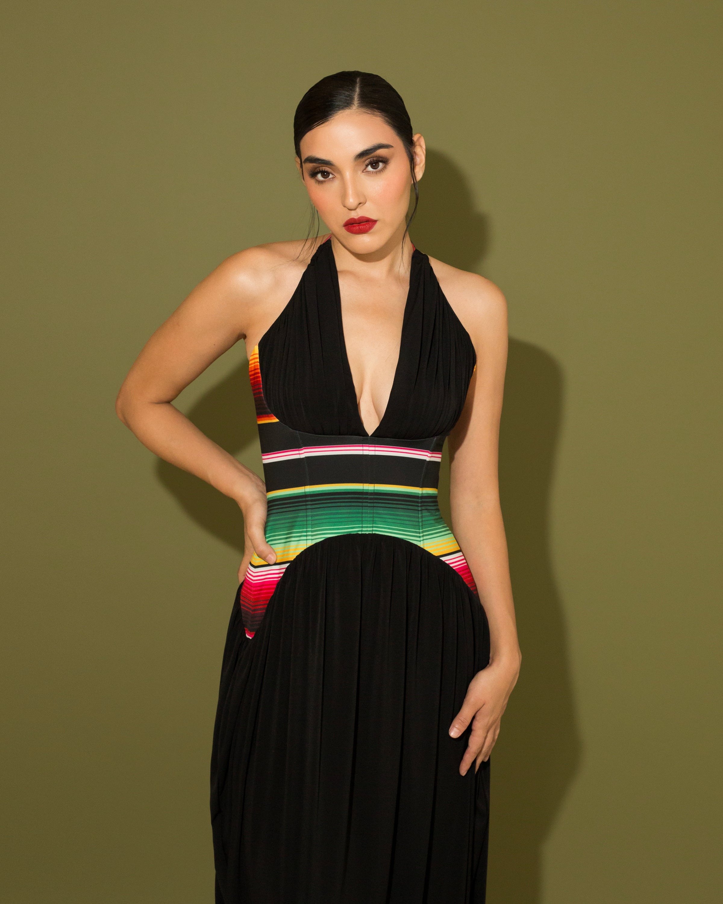 Vestido halter negro con zarape