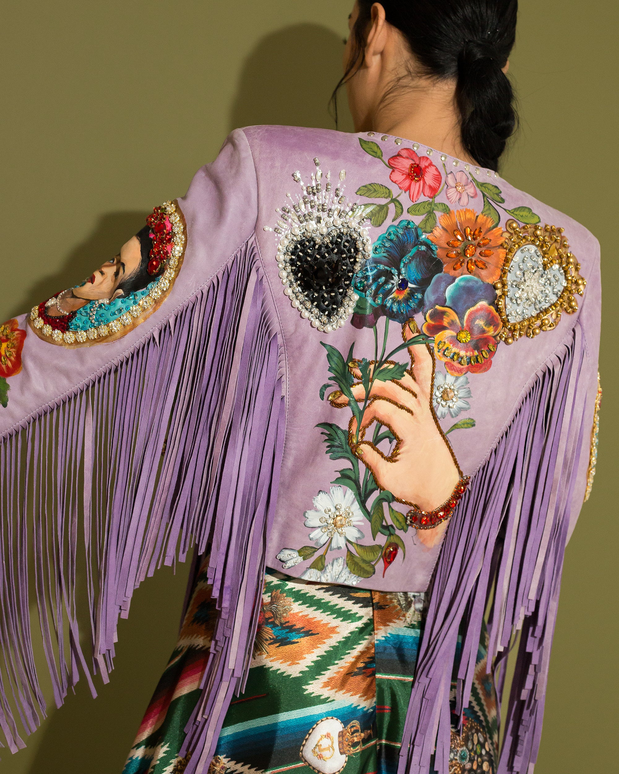 Chamarra lila con flecos Flores