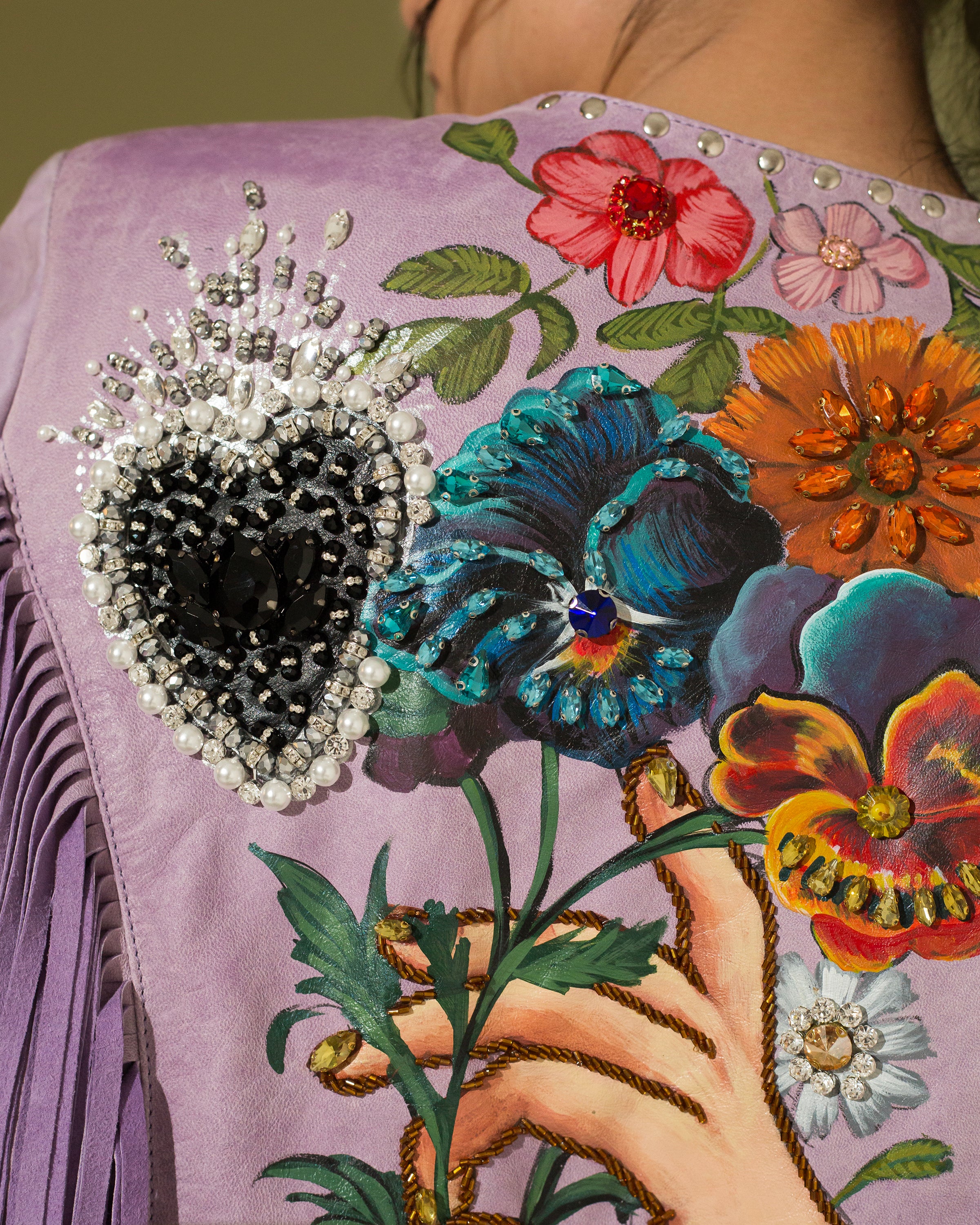 Chamarra lila con flecos Flores