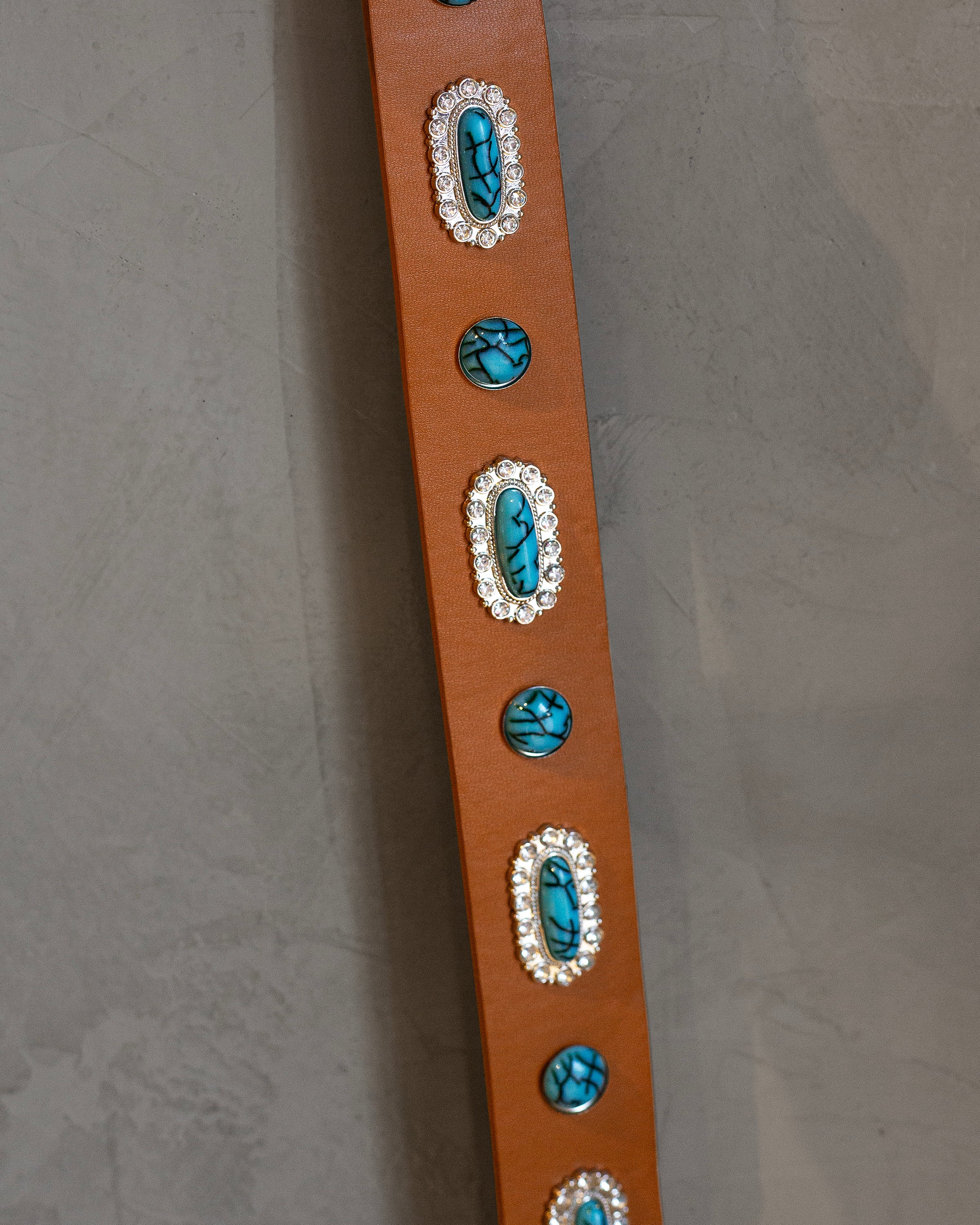 Cinto camel de polipiel con turquesas