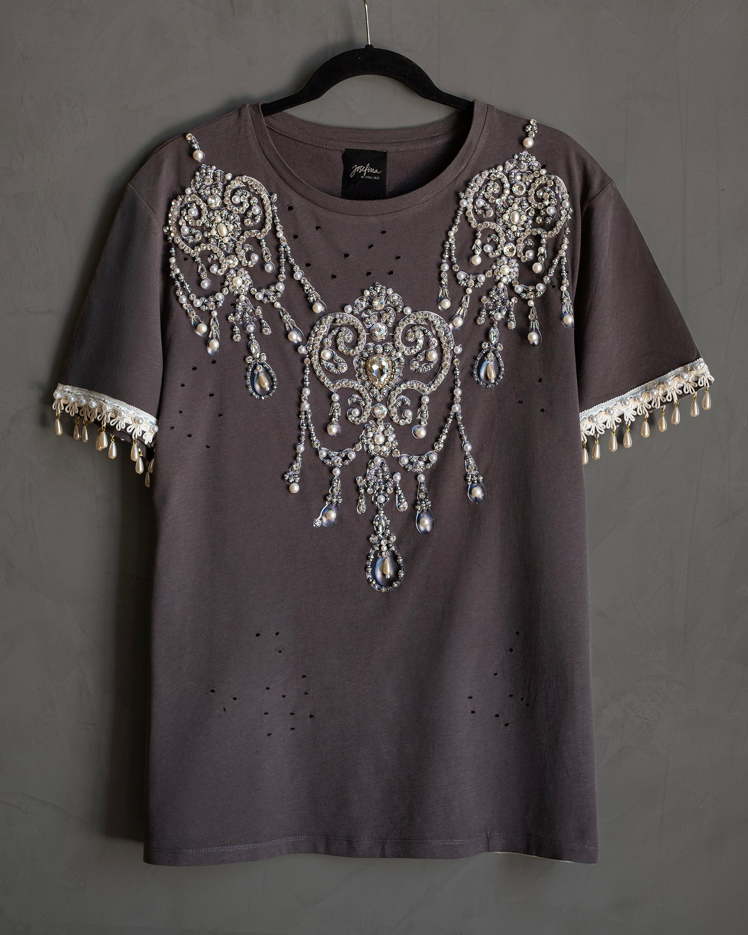 TSHIRT GRIS COLLAR CRISTALES Y PERLAS