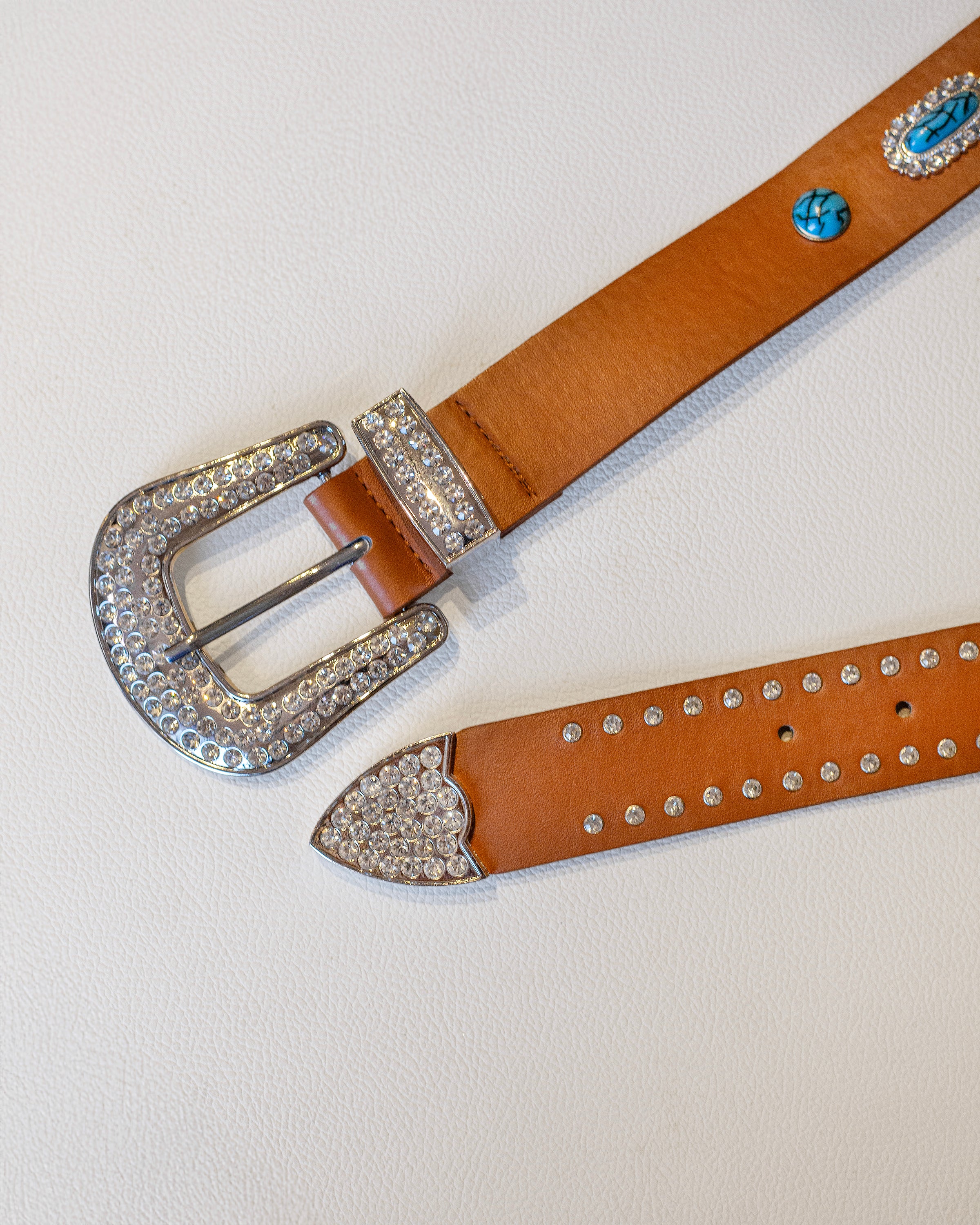 Cinto camel de polipiel con turquesas