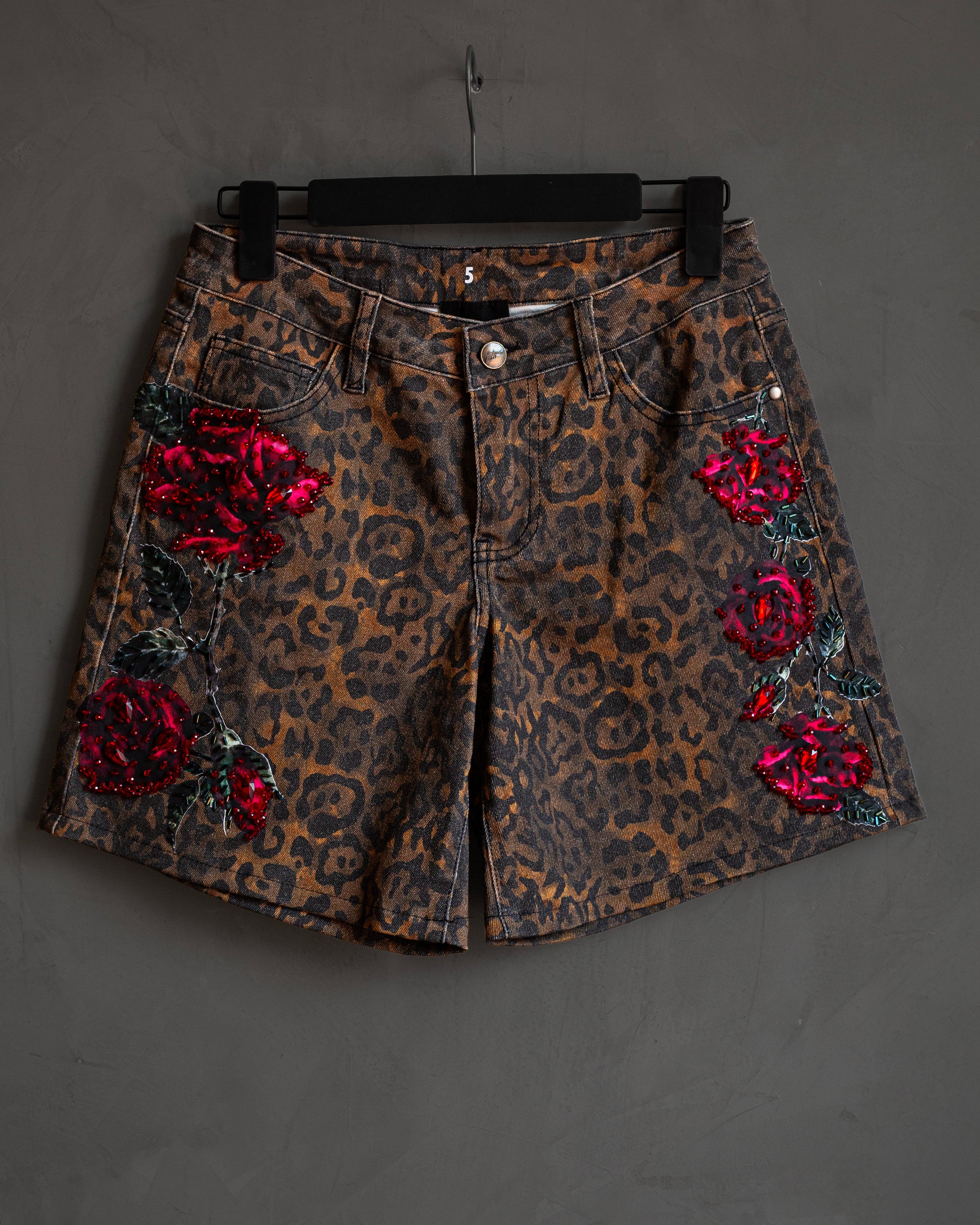 Short animal print con rosas
