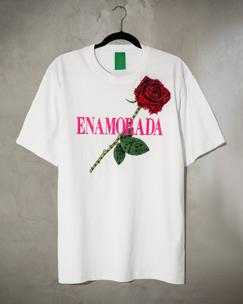 T shirt blanca Enamorada con rosa
