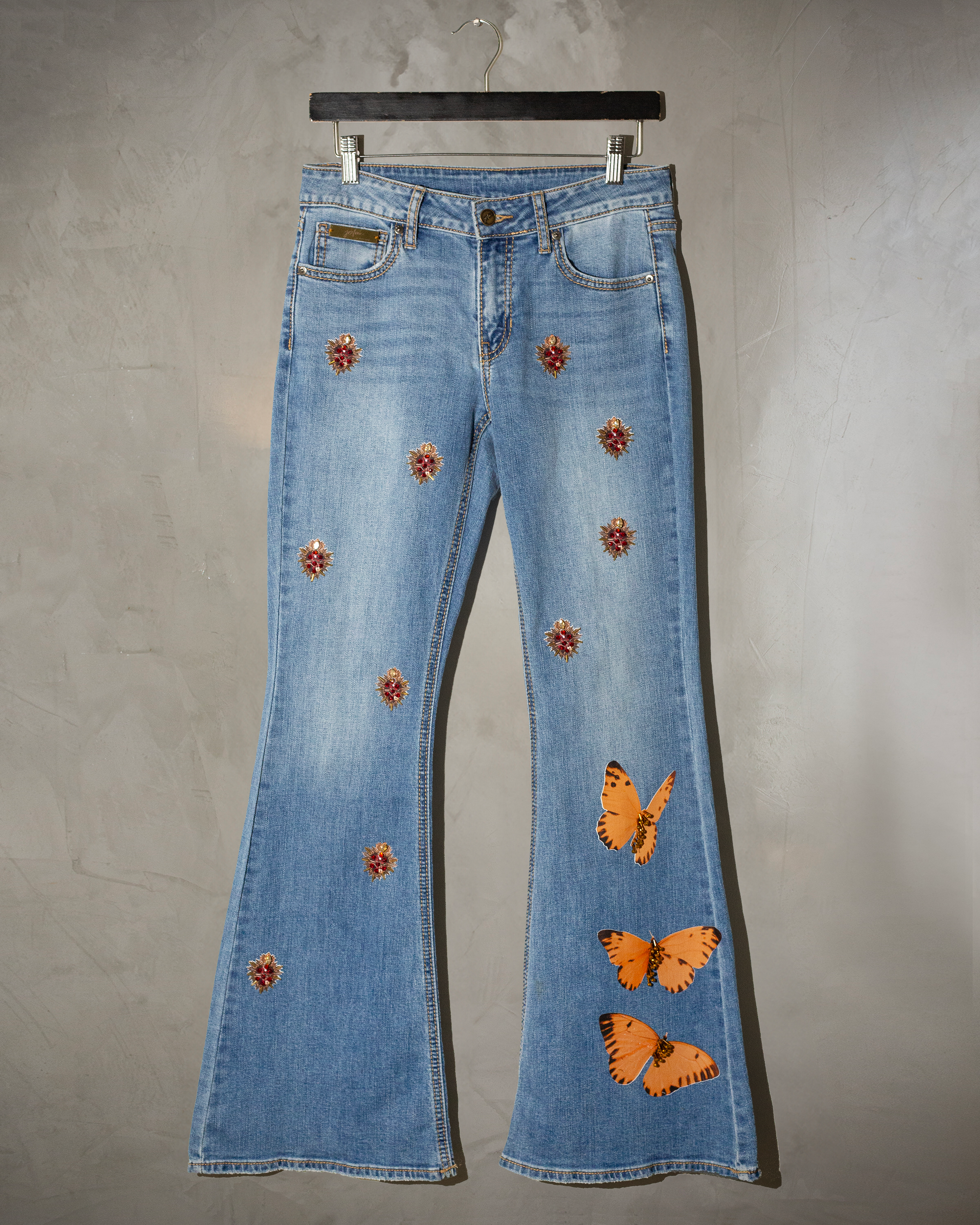 Flared jeans corazones y mariposas