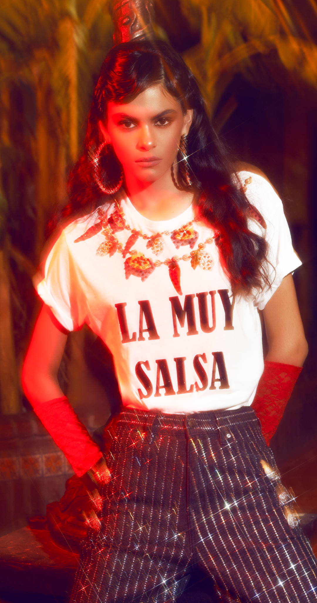 T shirt blanca La Muy Salsa con collar