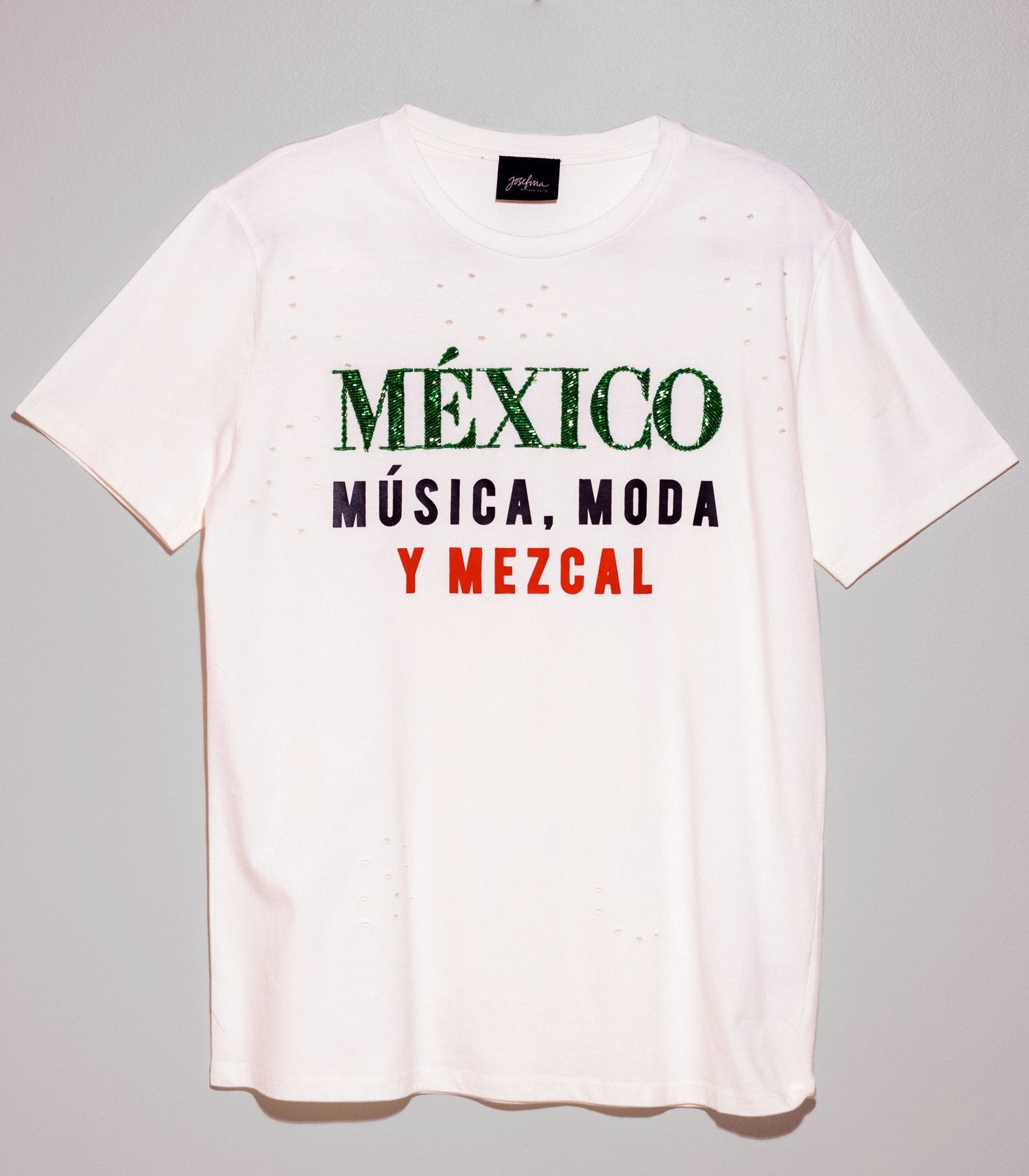 Ripped tee blanca México, música, moda y mezcal