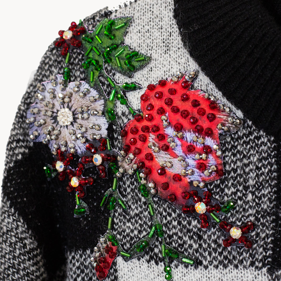SWEATER CUADROS CON FLORES BORDADAS