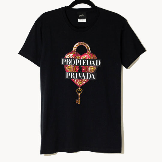T SHIRT NEGRA PROPIEDAD PRIVADA BORDADA