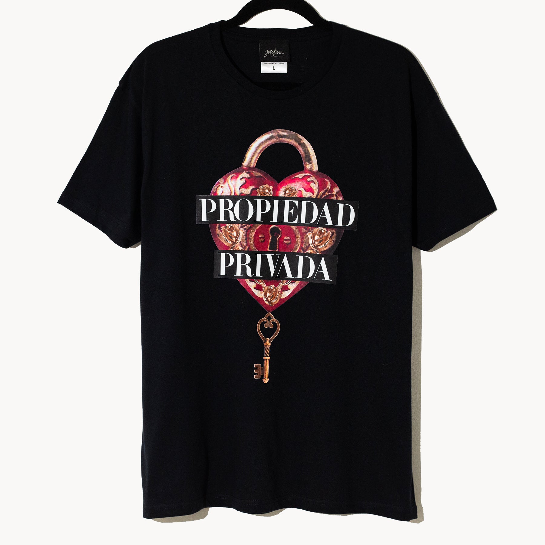 T SHIRT NEGRA PROPIEDAD PRIVADA