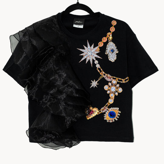 Cropped tee negra con olanes charms