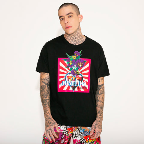 T SHIRT NEGRA “JOSEFINA ÉXITOS” CON FLORES