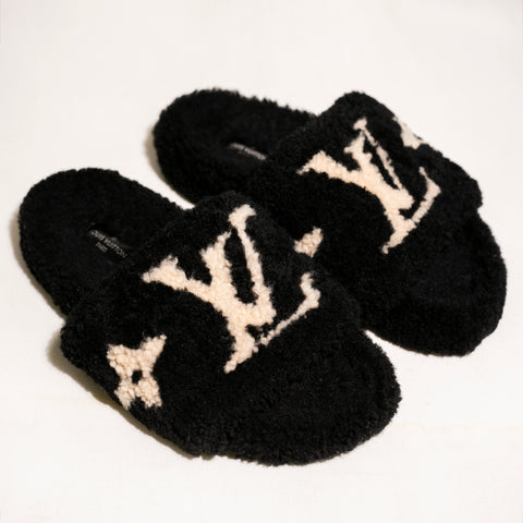 LouiS vuitton faux fur slides