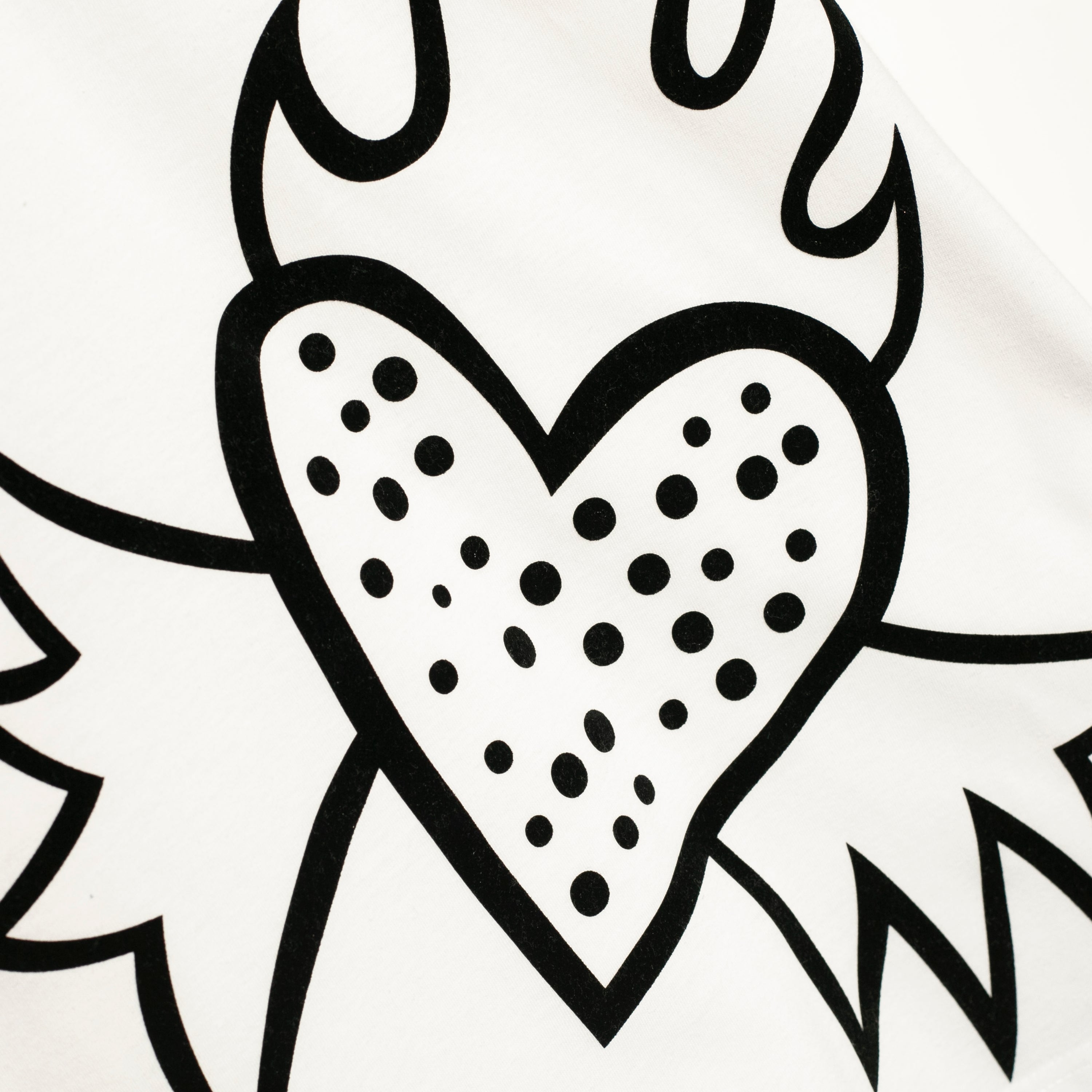 Tee blanca corazones