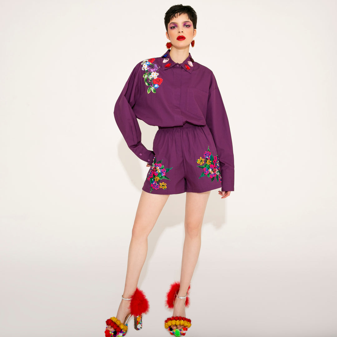SHORT MORADO CON FLORES BORDADAS