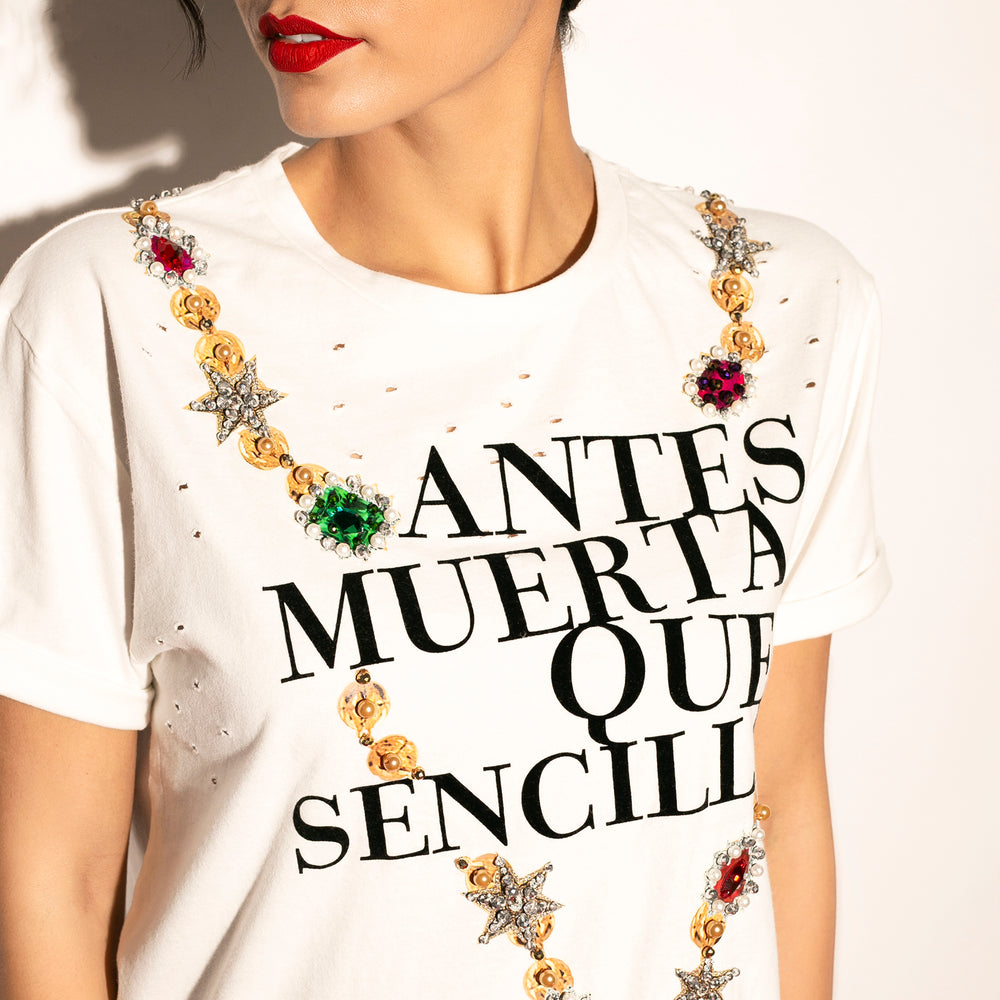 RIPPED TEE BLANCA "ANTES MUERTA QUE SENCILLA"