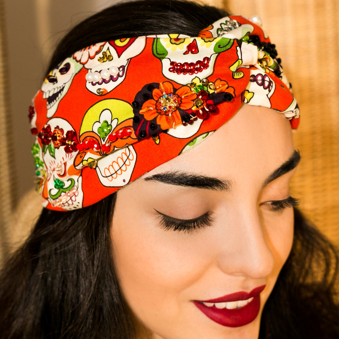 Turbante naranja Frida y calaveras