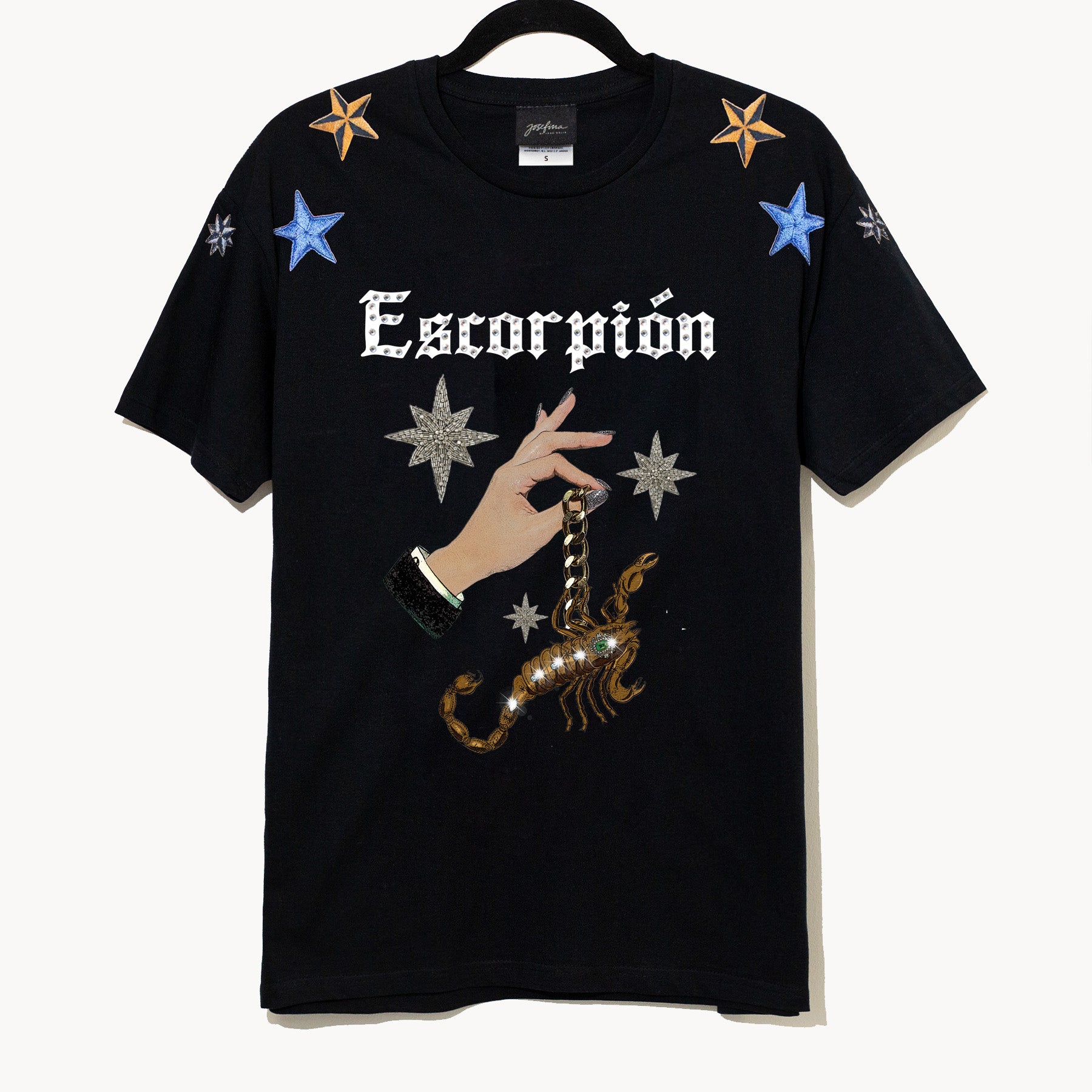 T shirt negra Escorpión bordada